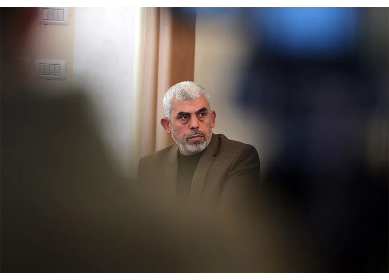 Comment, depuis sa tanière, le chef du Hamas Yahya Sinwar est contraint de lâcher du lest