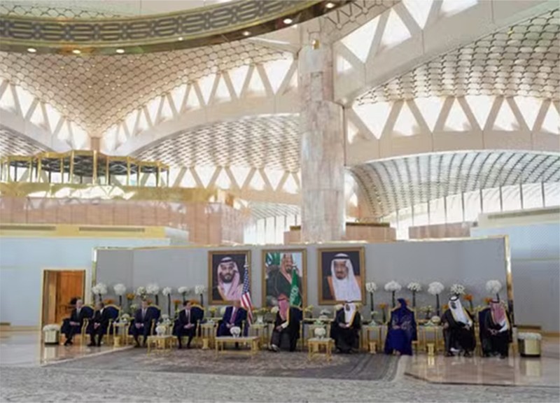 Donald Trump, en tournée au Moyen-Orient, privilégie la diplomatie économique
