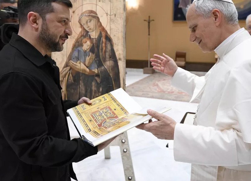 Le Vatican s'offre comme lieu de médiation entre Zelensky et Poutine
