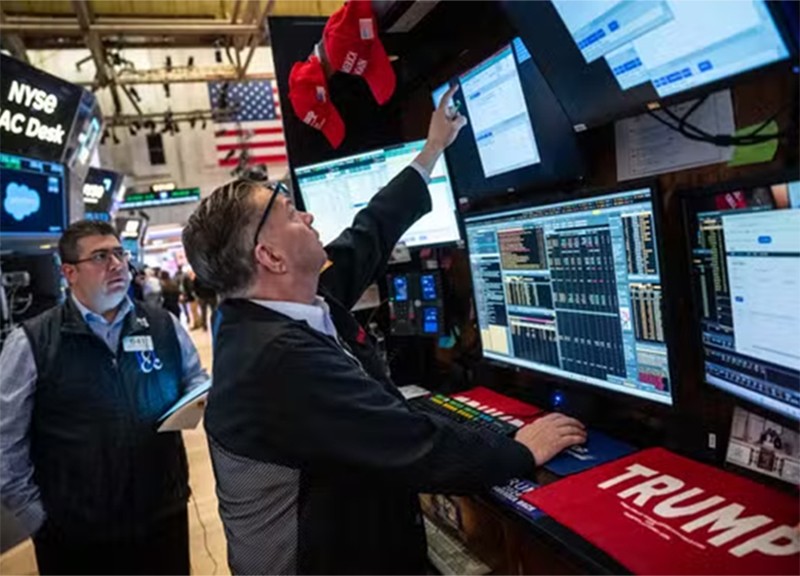 L’économie américaine sur « pause » en attendant l’arrivée du tsunami déclenché par Trump